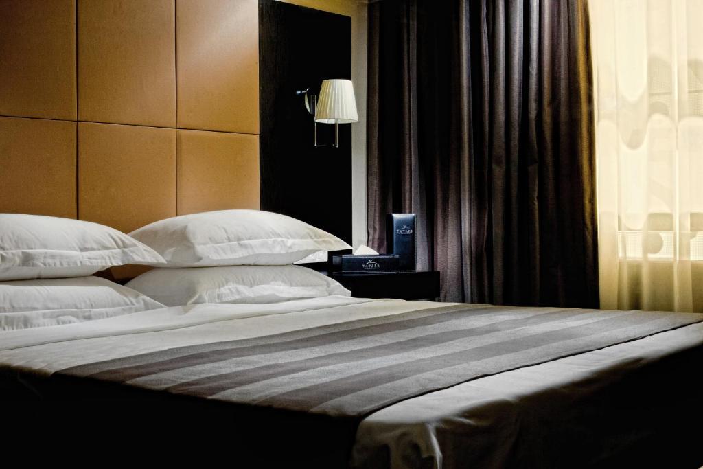 Voyage Hotel Karagandy Oda fotoğraf
