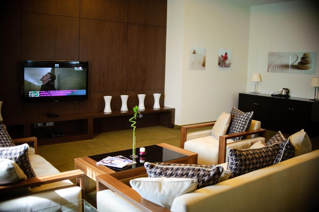 Voyage Hotel Karagandy Dış mekan fotoğraf