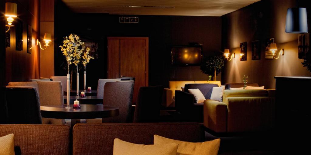 Voyage Hotel Karagandy Dış mekan fotoğraf