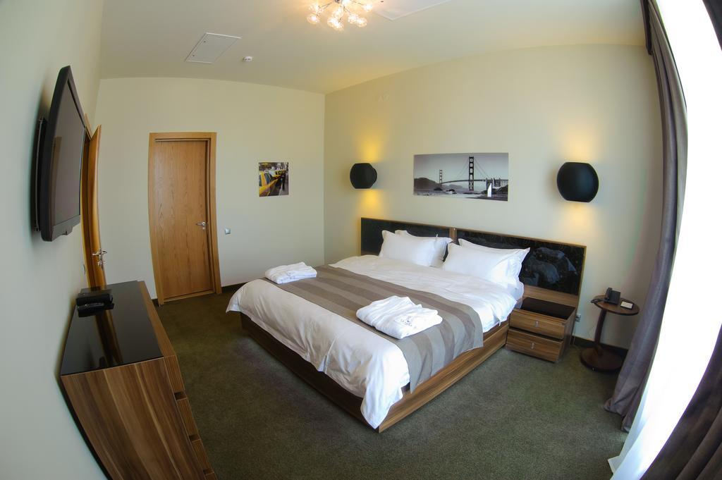 Voyage Hotel Karagandy Dış mekan fotoğraf