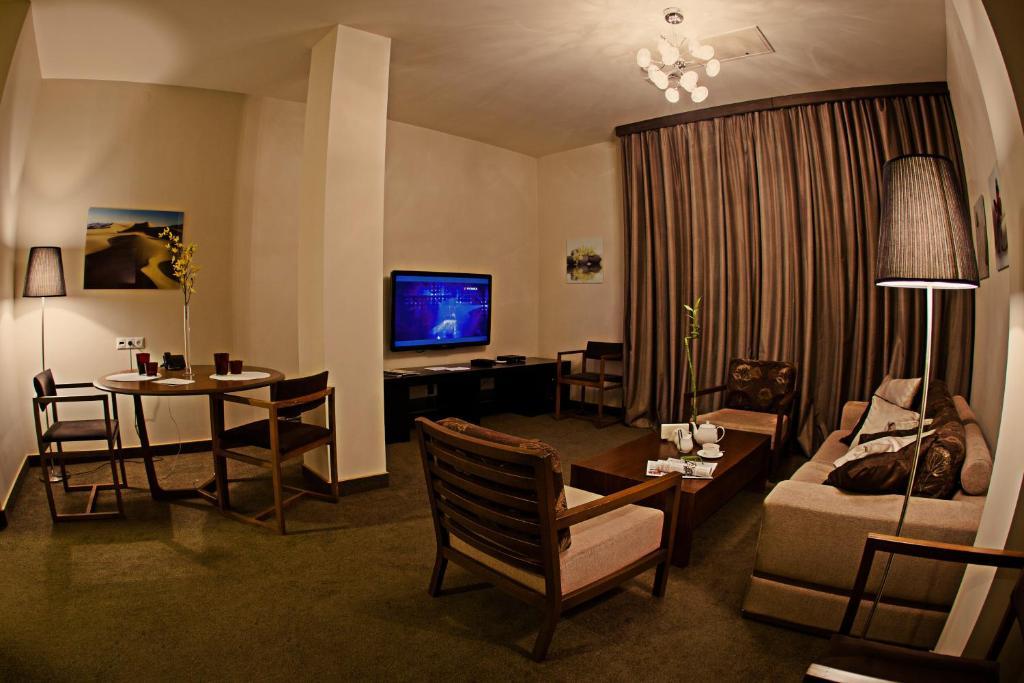 Voyage Hotel Karagandy Oda fotoğraf