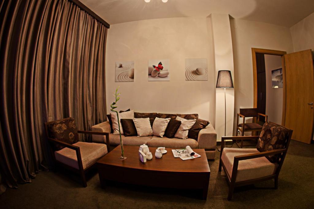 Voyage Hotel Karagandy Oda fotoğraf