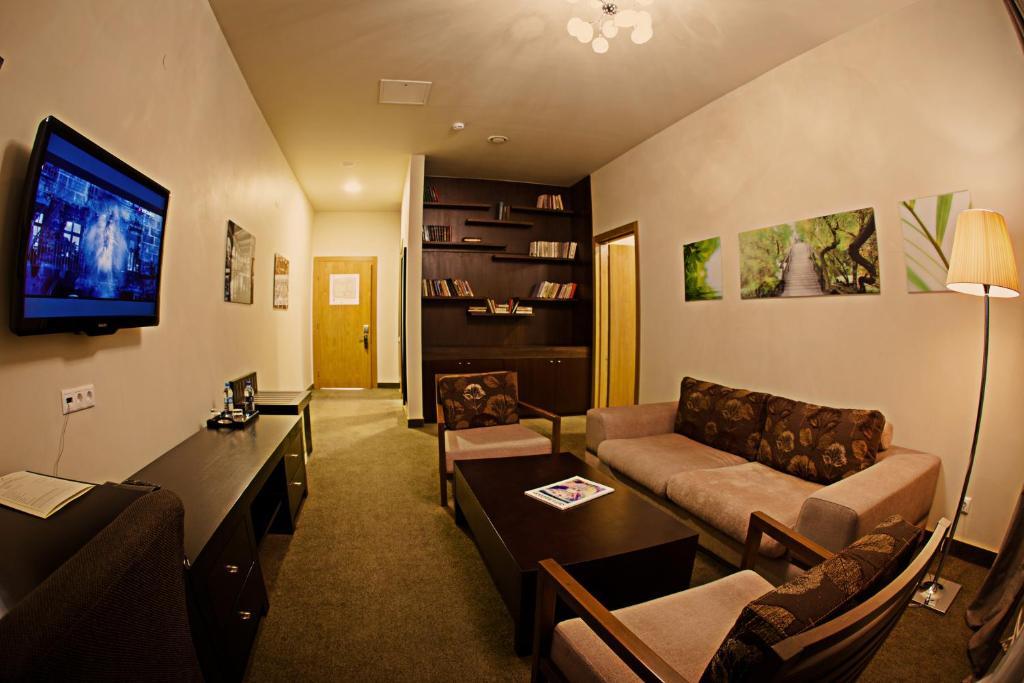 Voyage Hotel Karagandy Dış mekan fotoğraf